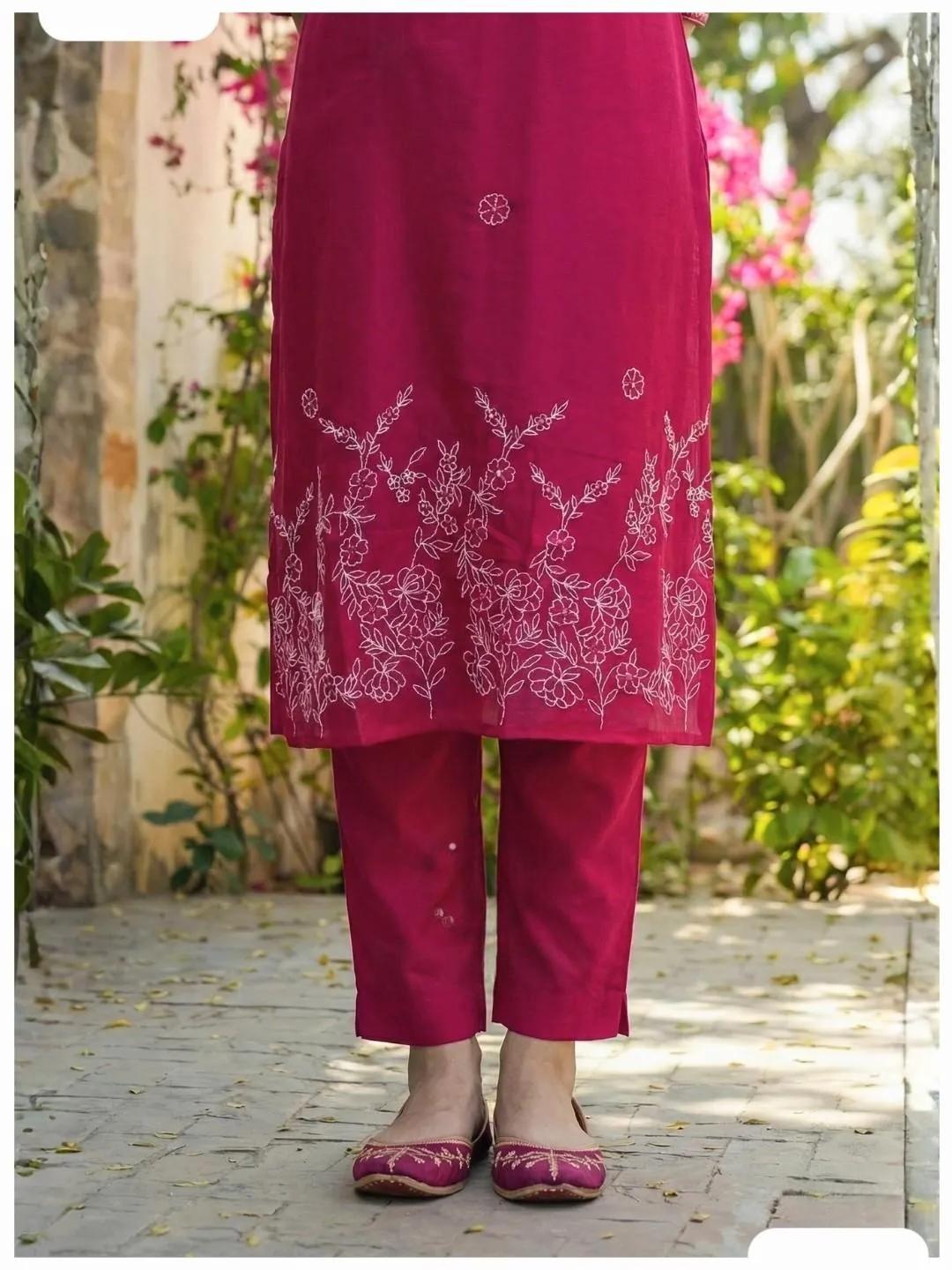 ROUGE PÉTALE STATEMENT SUIT