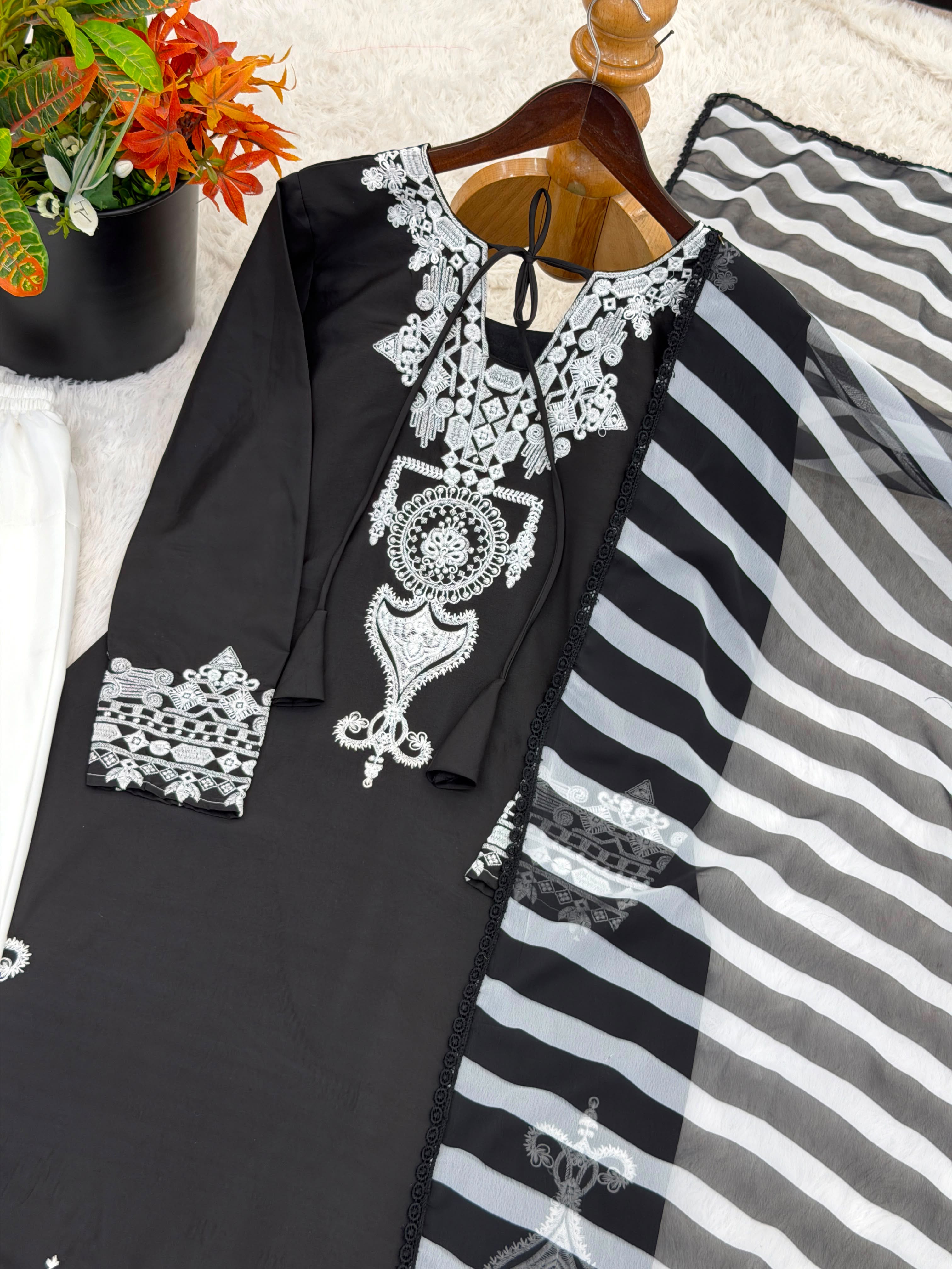 Elara Farshi Set